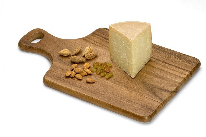 Goat cheese with almonds and raisins